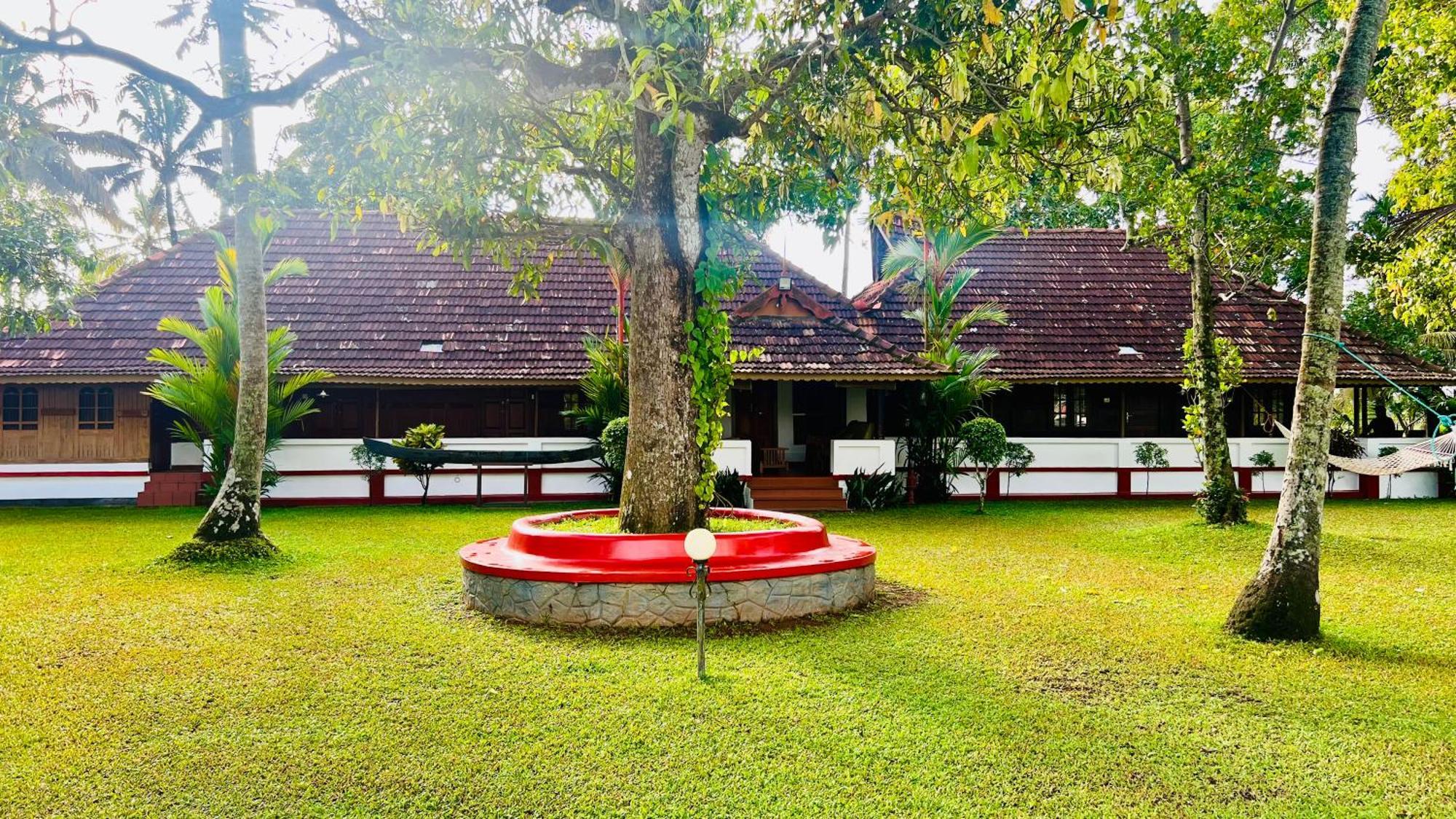 The Pamba Heritage Villa Champakulam Extérieur photo