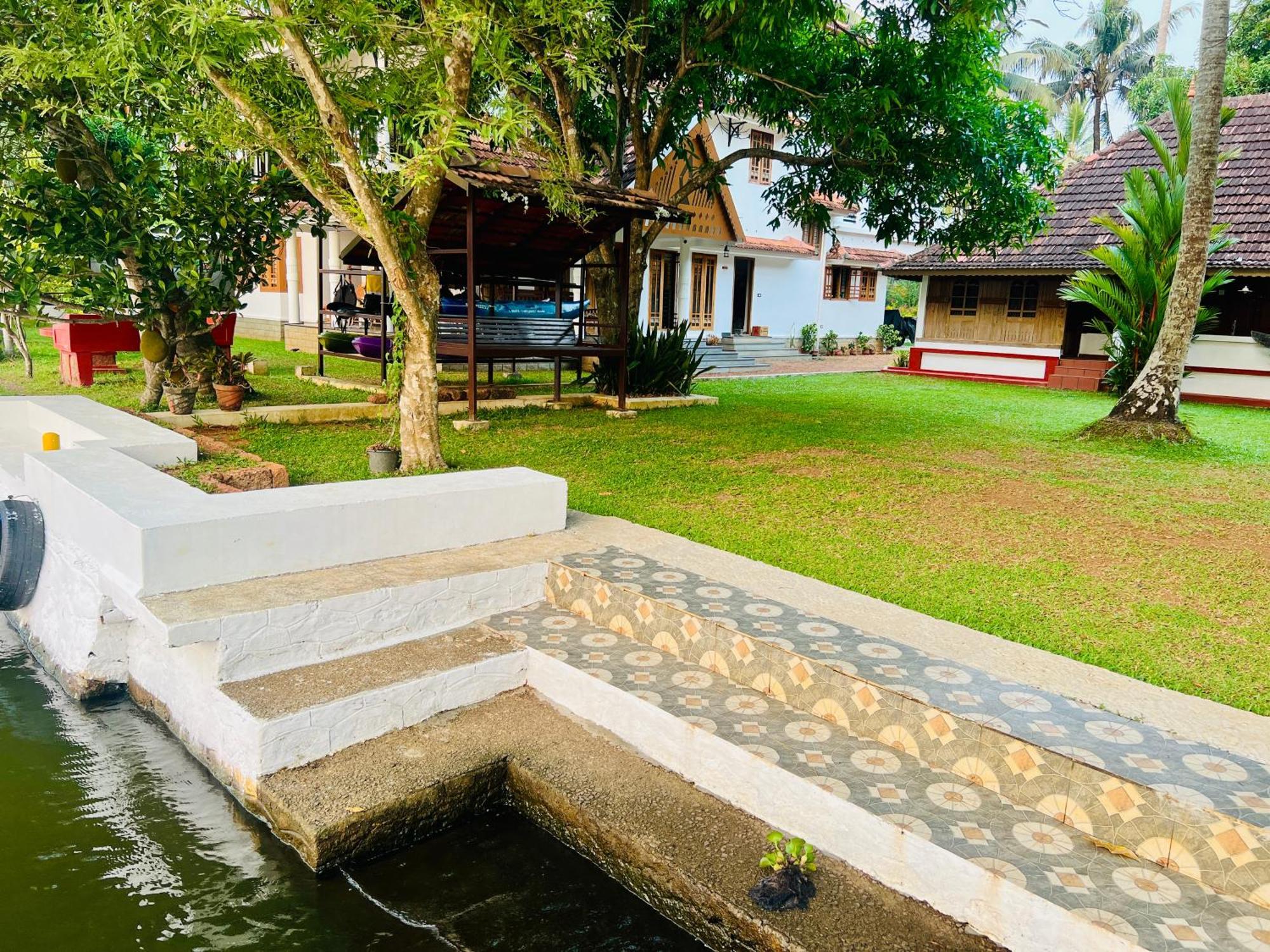 The Pamba Heritage Villa Champakulam Extérieur photo