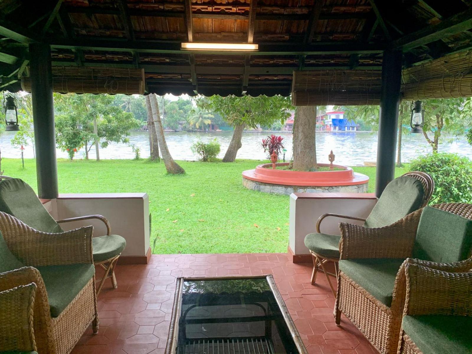 The Pamba Heritage Villa Champakulam Extérieur photo